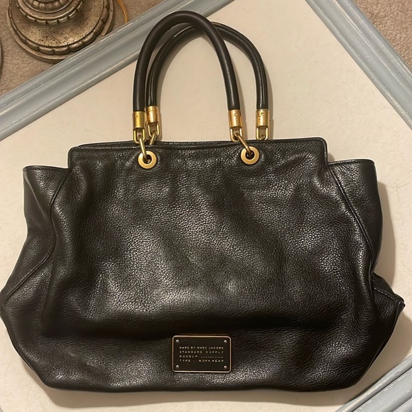 MARC JACOBS 100% LEATHER BAG Black with Gold Hardware - Picture 1 of 9